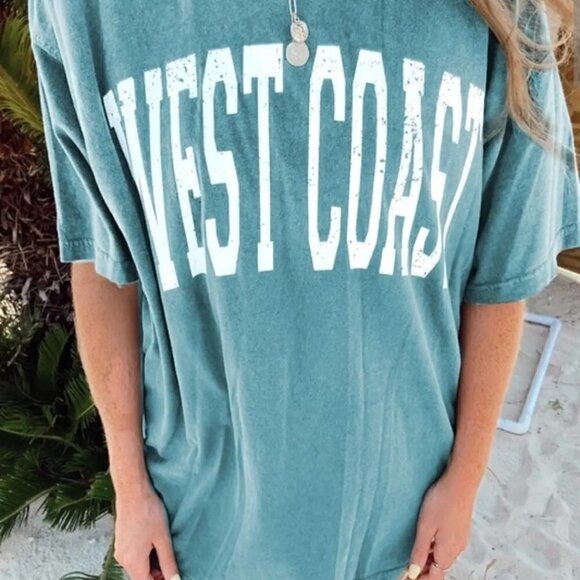 NWT Oversized Graphic Tee - Picture 1 of 2
